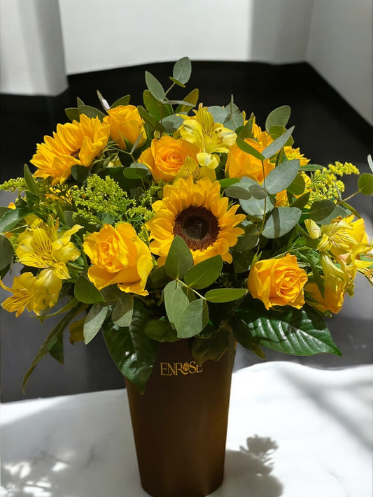 Arranjo Radiante com Girassóis, Rosas Amarelas e Alstroemérias | ENROSE