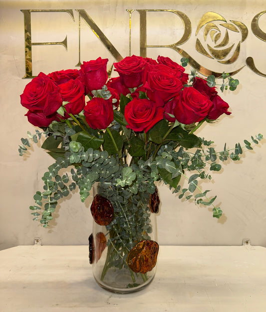 Arranjo Elegante com 75 Rosas Vermelhas e Vaso de Cristal