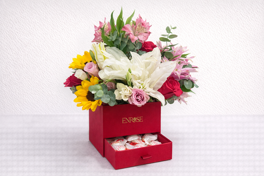 Caixa Floral Colorida com Girassol e Chocolates