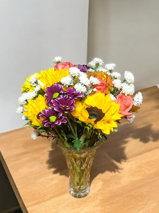 Arranjo Tropical com Girassol no Vaso de Vidro