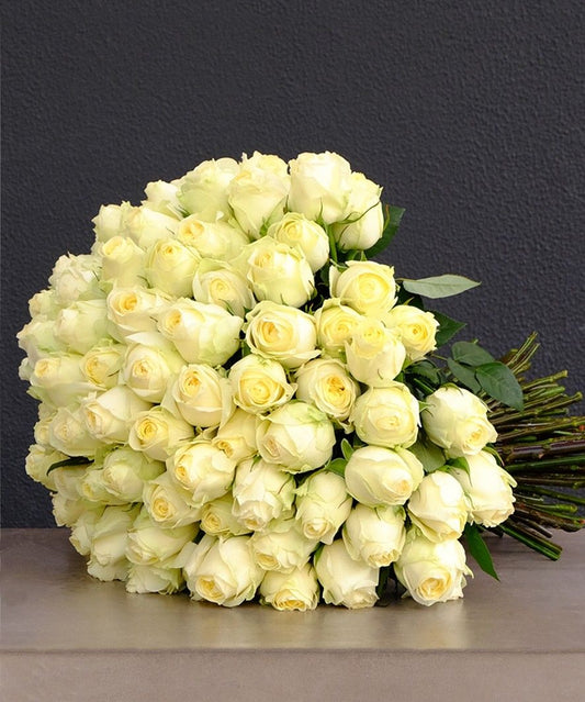 Buquê de 75 Rosas colombianas Brancas