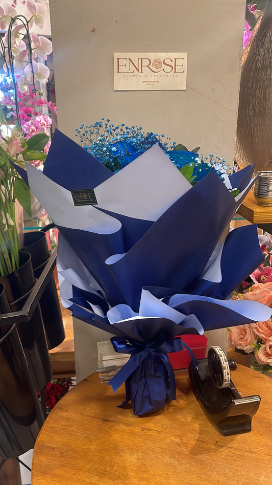Buquê de 12 Rosas colombianas Azuis Naturais -Presente Sofisticado e Exclusivo em São Paulo