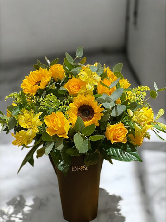 Arranjo Radiante com Girassóis, Rosas Amarelas e Alstroemérias | ENROSE