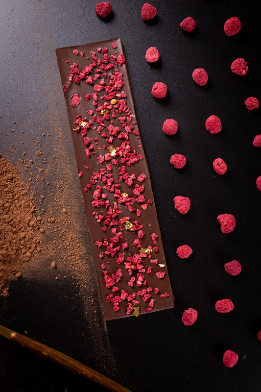 Chocolate artesanal 82G do chef francês Orphée com framboesas e ouro 24K – uma joia gourmet