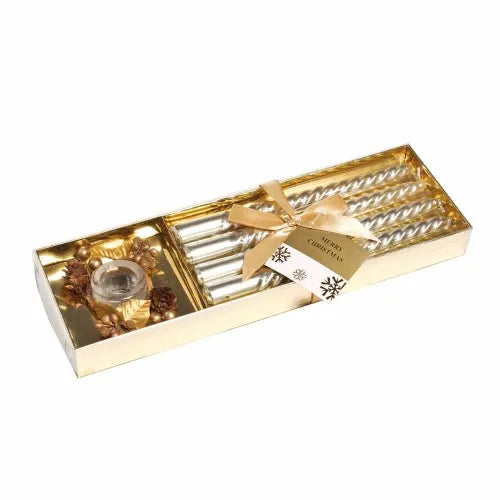 KIT WITH 4 CANDLES AND 1 CANDLE HOLDER COLOR: GOLD