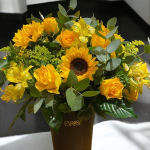 Arranjo Radiante com Girassóis, Rosas Amarelas e Alstroemérias | ENROSE