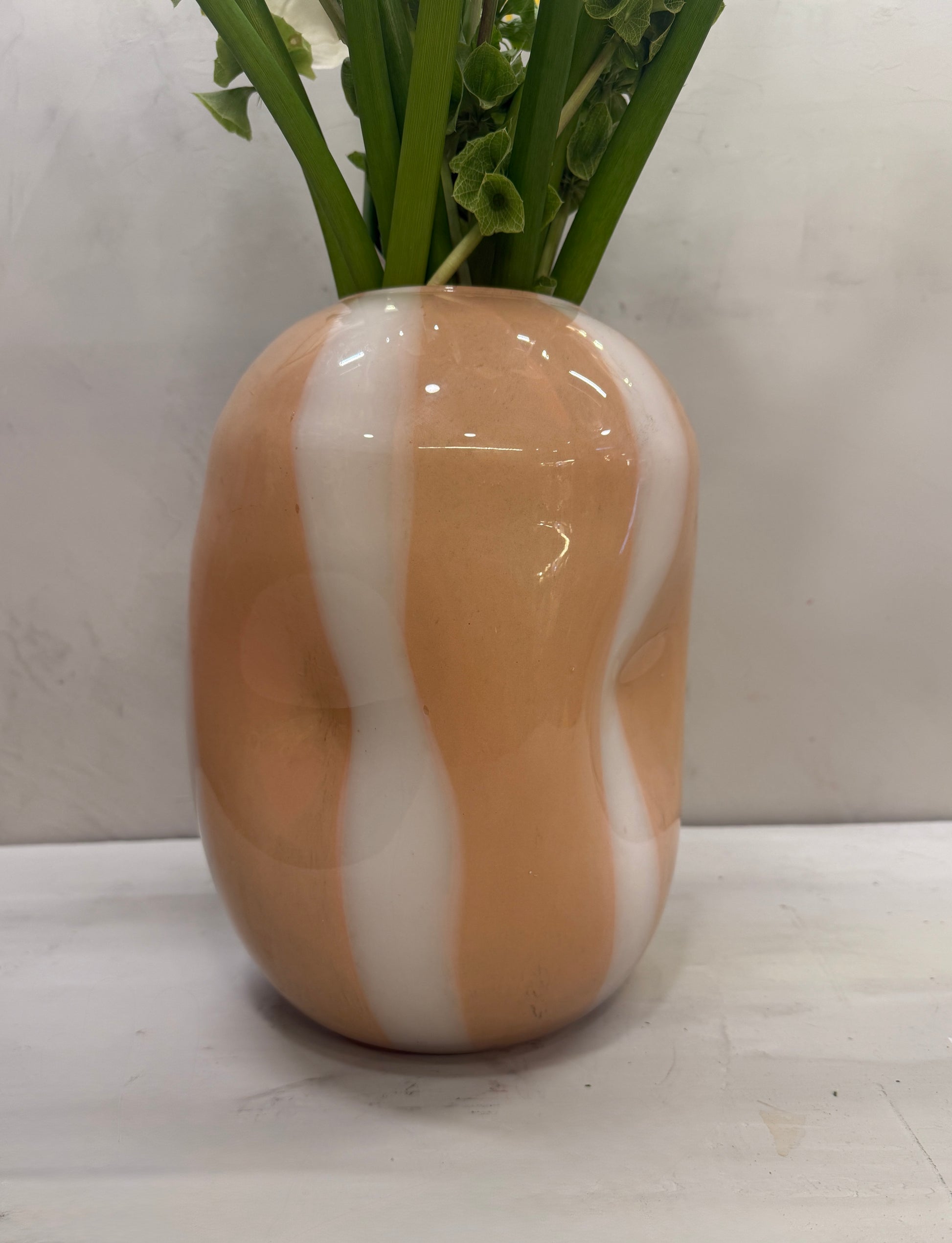 Arranjo Elegante com Flores Naturais e Vaso Exclusivo