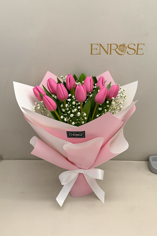 Buquê de 10 Tulipas Rosas Naturais com Embalagem Elegante