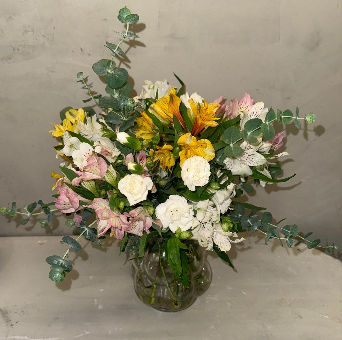 Arranjo Floral com Vaso de Vidro