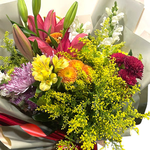 Buquê Colorido com Lírios, Alstroemérias e Flores do Campo | ENROSE