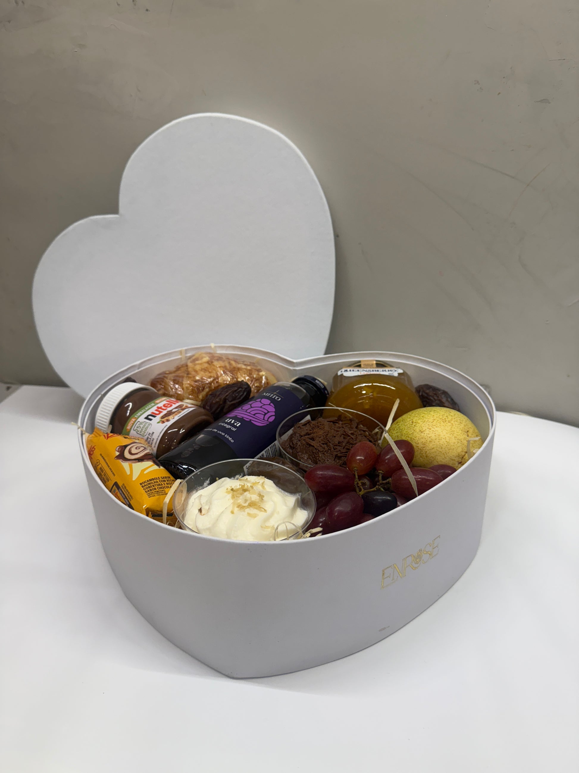 Cesta de Café da Manhã Coração Branco ENROSE