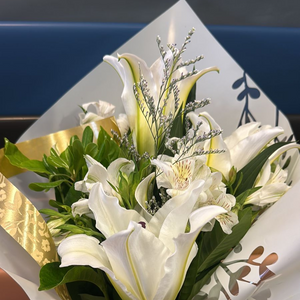 Buquê de Lírios Brancos - Elegância e Sofisticação