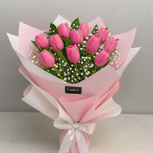 Buquê de 10 Tulipas Rosas Naturais com Embalagem Elegante