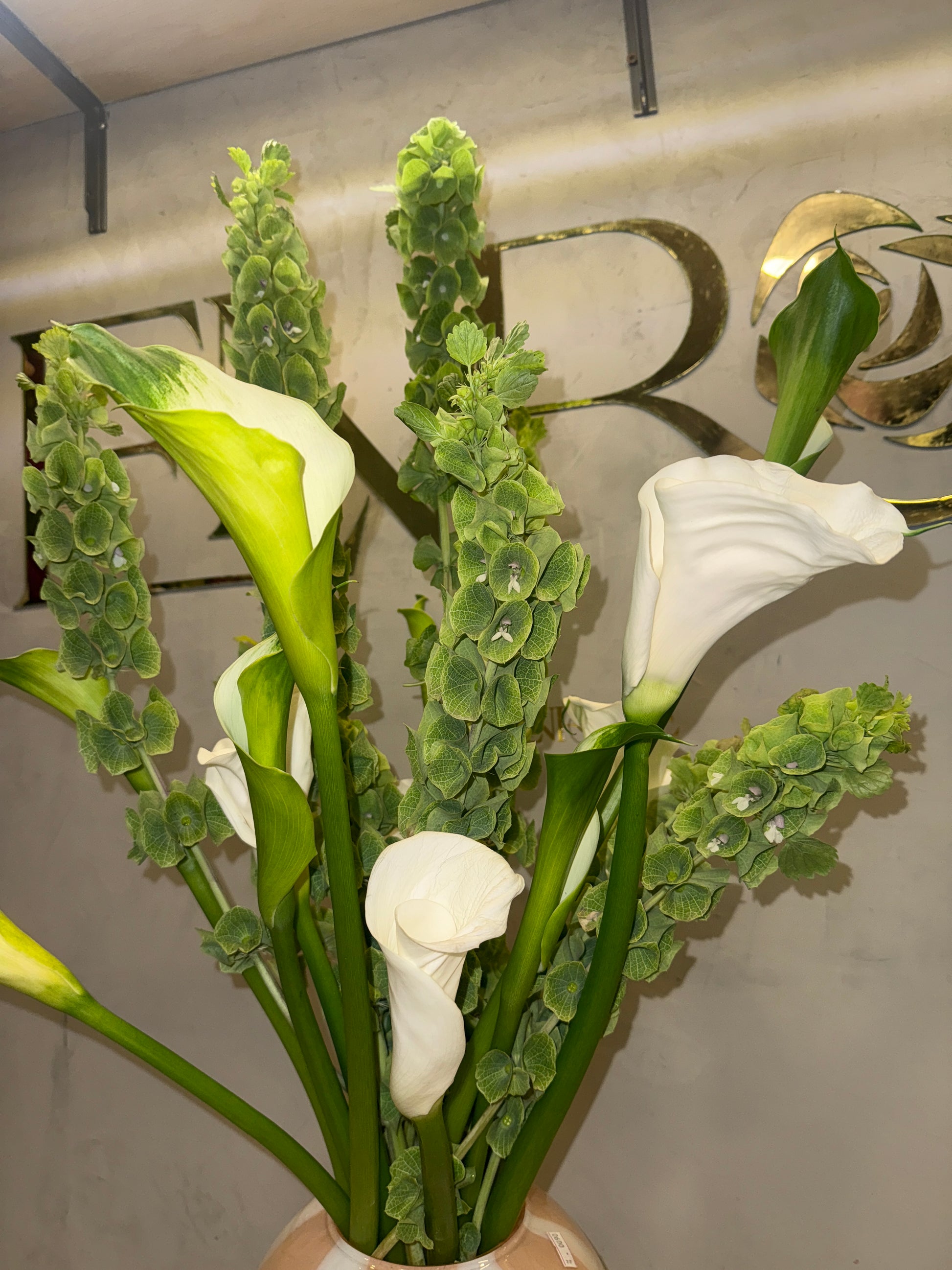 Arranjo Elegante com Flores Naturais e Vaso Exclusivo