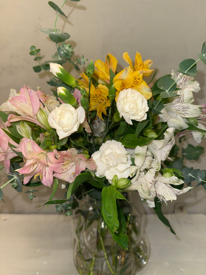 Arranjo Floral com Vaso de Vidro