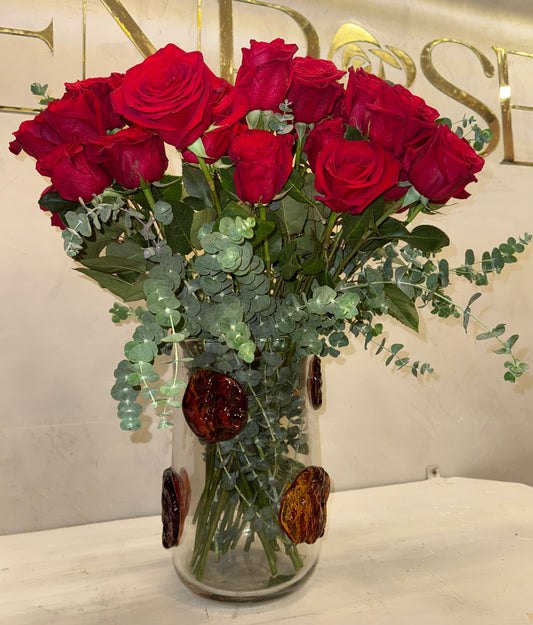 Arranjo Elegante com 75 Rosas Vermelhas e Vaso de Cristal