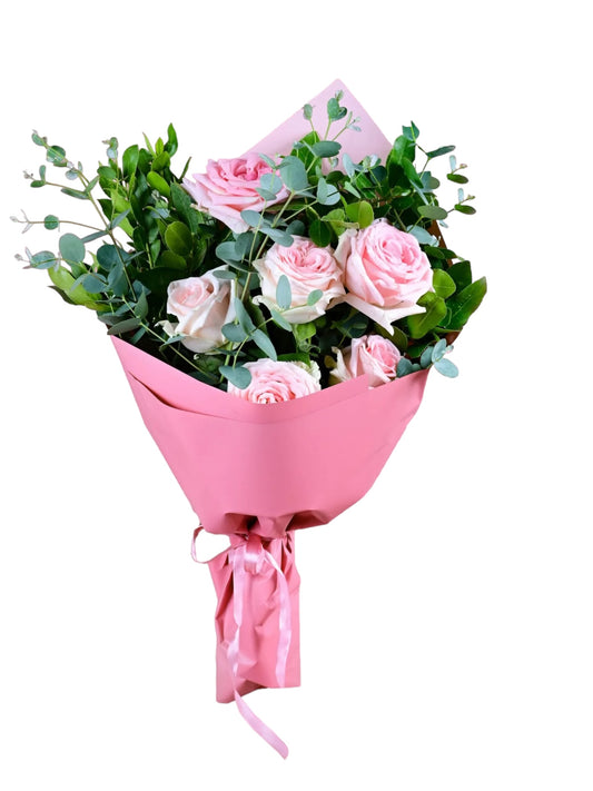 Buquê 8 Rosas cor de Rosa com Eucalipto