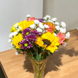 Arranjo Tropical com Girassol no Vaso de Vidro