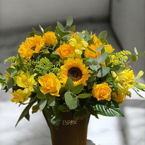 Arranjo Radiante com Girassóis, Rosas Amarelas e Alstroemérias | ENROSE