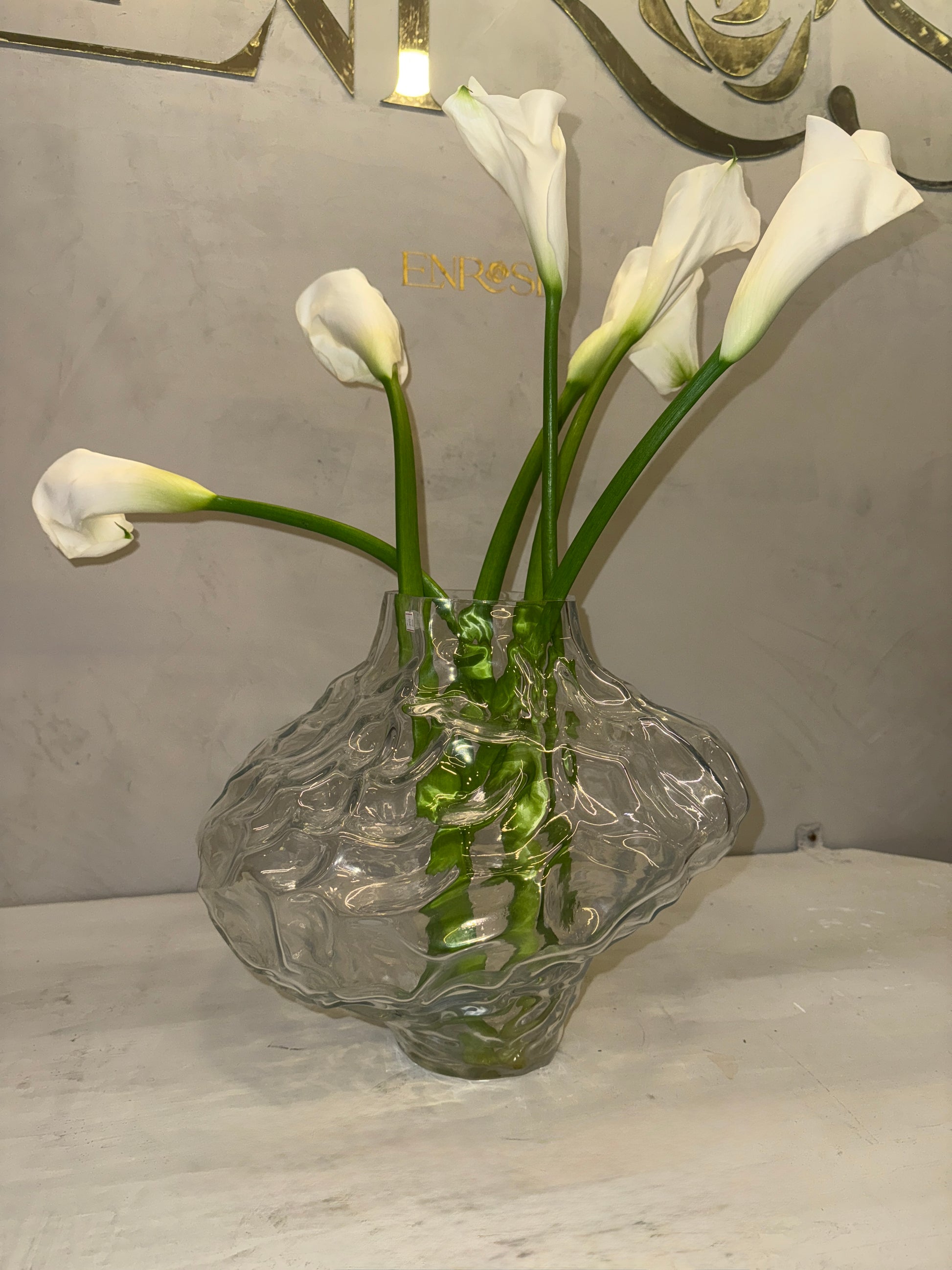 Arranjo de Boca de Leite com vaso de cristal exclusivo