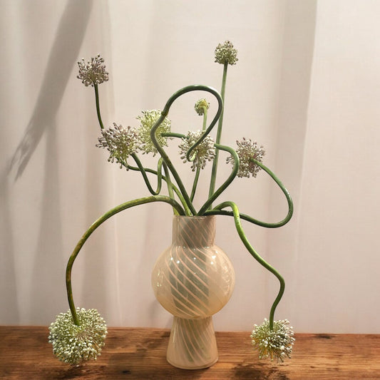 Toque Artístico da Natureza – Composição Moderna e Fluida