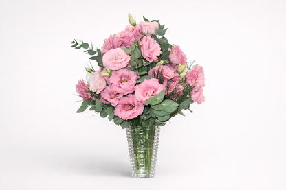 Arranjo Elegante com Lisianthus Rosas em Vaso de Vidro