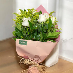 Buquê com 6 Rosas Colombianas Brancas Naturais – Design Elegante e Delicado