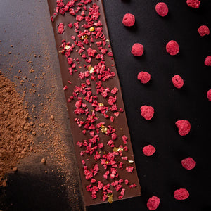 Chocolate artesanal 82G do chef francês Orphée com framboesas e ouro 24K – uma joia gourmet