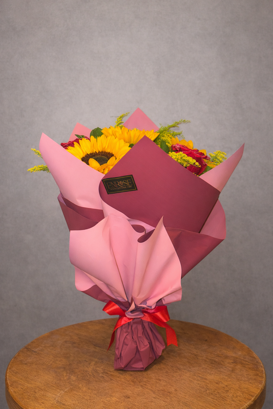Buquê com 3 Rosas Vermelhas e 3 Girassóis