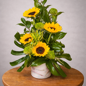 Arranjo de Girassóis em Vaso de Cerâmica - Um Toque de Beleza Natural que Dura