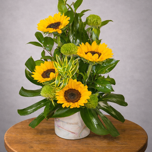Arranjo de Girassóis em Vaso de Cerâmica - Um Toque de Beleza Natural que Dura